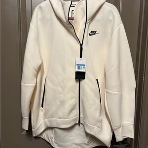 Nike Women’s Tech Fleece Oversized Full-Zip Hoodie Cape Ivory Med FB8243-110